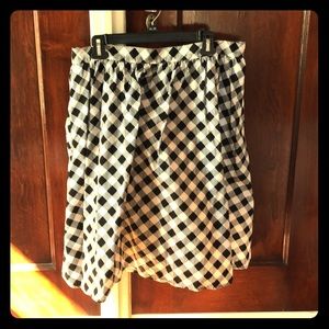 Black/white check skirt XL